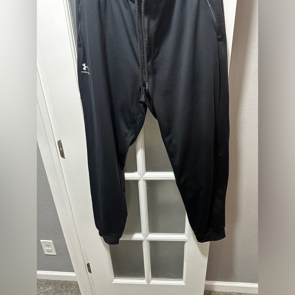 ⭐️SOLD⭐️ NWOT Men’s Under Armour Loose Fit Joggers - Picture 9 of 11